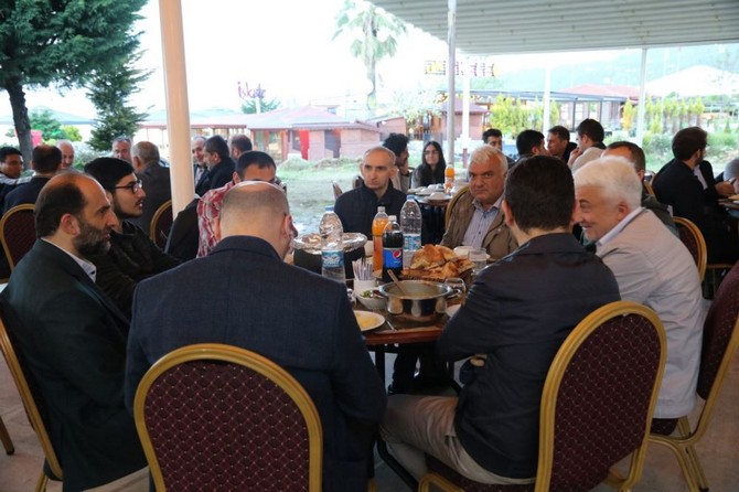 recep-tayyip-erdogan-universitesi-iftar-yemeginde-bulustu-(34).jpg