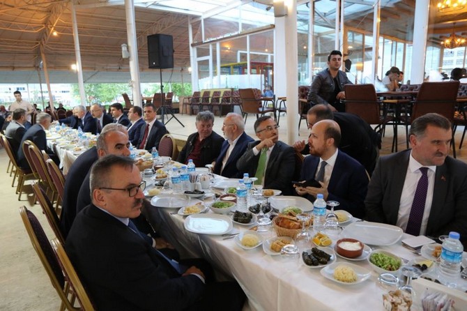 recep-tayyip-erdogan-universitesi-iftar-yemeginde-bulustu-(37).jpg