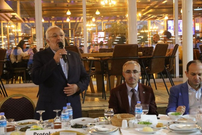 recep-tayyip-erdogan-universitesi-iftar-yemeginde-bulustu-(39).jpg