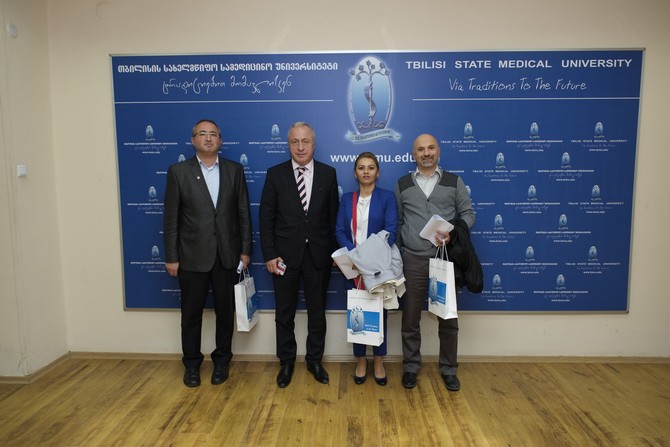recep-tayyip-erdogan-universitesi-ile-tbilisi-state-medical-universty-arasinda-acil-tip-alaninda-ortaklasa-calismalar-yapilmasi-konusunda-fikir-birligine-varildi-(5).jpg