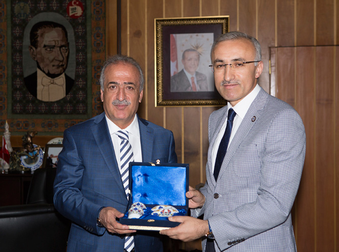 recep-tayyip-erdogan-universitesi-rektoru-prof.-dr.-huseyin-karaman,-ataturk-universitesi-rektoru-prof.-dr.-omer-comakli’yi-ziyaret-etti-2.jpg