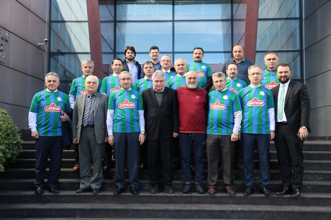 recep-tayyip-erdogan-universitesi-rektoru-prof.dr.-huseyin-karaman-ve-yardimcilari-ile-birlikte-rize-cumhuriyet-bassavcisi-osman-kose’den-caykur-rizespor’a-ziyaret-(5).jpg