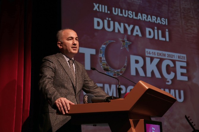 recep-tayyip-erdogan-universitesi-rteu-bunyesinde-13-uluslararasi-dunya-dili-turkce-sempozyumu-rizede-basladi-5.jpg
