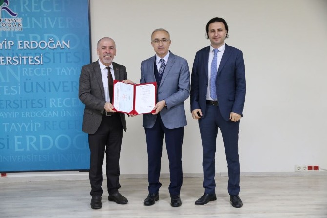 recep-tayyip-erdogan-universitesi-rteu-rektorlugu-tarafindan-ts-en-iso-10002-musteri-memnuniyeti-yonetim-sistemi-belge-takdim-toreni-gerceklestirildi-3.jpg