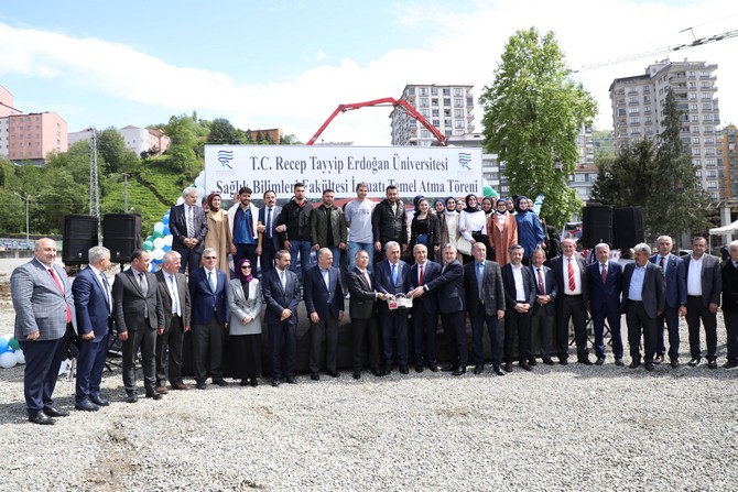recep-tayyip-erdogan-universitesi-saglik-bilimleri-fakultesi-temel-atma-toreni-8.jpg