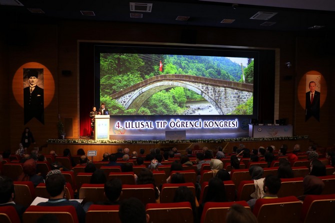 recep-tayyip-erdogan-universitesi-tip-fakultesi-bilimsel-arastirma-toplulugu-tarafindan-duzenlenen-uyku-ve-tip-konulu-4.-ulusal-tip-ogrenci-kongresi-basladi-(1).jpg