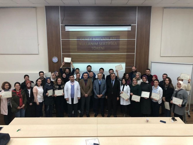 recep-tayyip-erdogan-universitesinde-ii.-deney-hayvanlari-kullanim-kursu-sertifika-toreni-duzenlendi-(1).jpg
