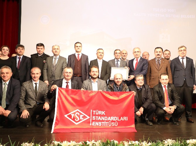 recep-tayyip-erdogan-universitesine-tse-kalite-yonetim-sistemi-belgesi-verildi-(2).jpg