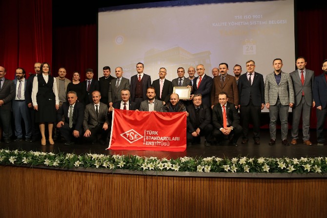 recep-tayyip-erdogan-universitesine-tse-kalite-yonetimi-sistemi-belgesi-verildi-(1).jpg
