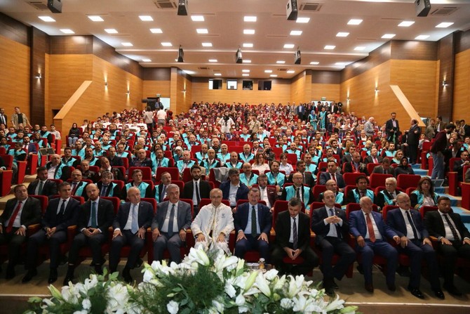 recep-tayyip-erdogan-universitesinin-2017-2018-yili-akademik-acilis-toreni-gerceklestirildi.jpg