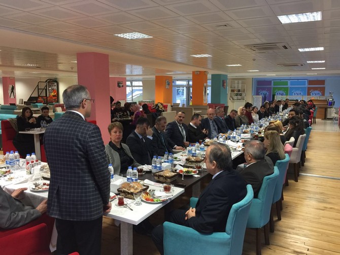 rektor-huseyin-karamandan-tesekkur-yemegi-(6).jpg