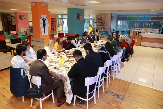 rektor-karaman-ogrenci-konseyi-ile-bir-araya-geldi-(4).jpg