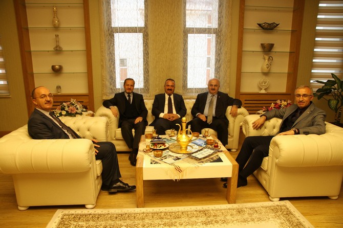 rektor-prof.-dr.-huseyin-karaman,-dogu-karadeniz-bolgesi-rektorleri-ile-bir-araya-geldi-(1).jpg