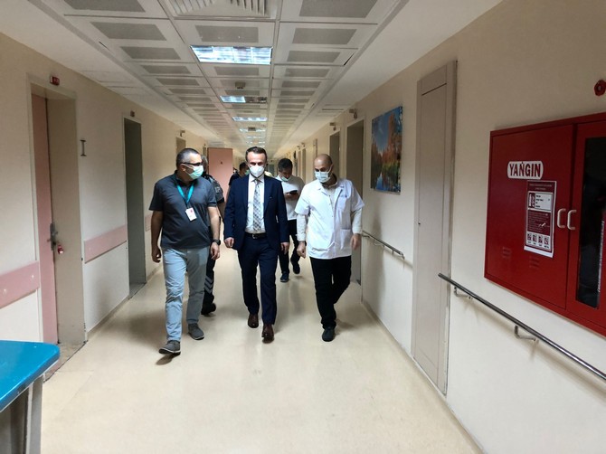 rektor-yilmaz-rteu-egitim-ve-arastirma-hastanesinde-incelemelerde-bulundu-4.jpg