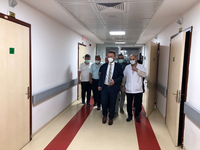 rektor-yilmaz-rteu-egitim-ve-arastirma-hastanesinde-incelemelerde-bulundu-8.jpg