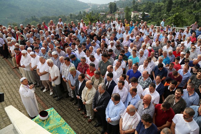 resat-kasap’in-halasinin-oglu-metin-celikin-cenaze-toreni-(3).jpg