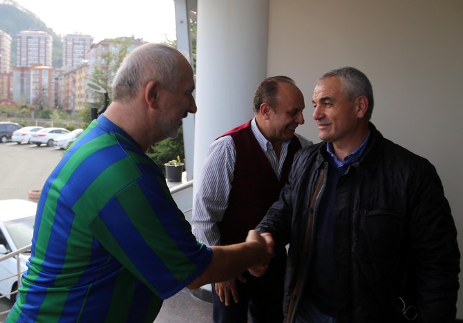 riza-calimbaydan-caykur-rizespor-kulubune-ziyaret-(9).jpg