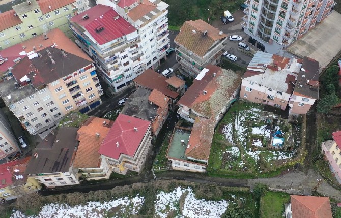 rize’de-‘kultur-sokagi’-olarak-planlanan-sokaktaki-binalarin-yikimina-baslandi-(1).jpg