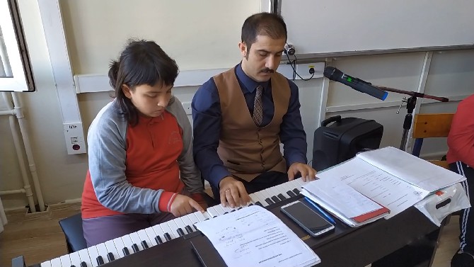 rize’de-“engelleri-muzikle-asiyorum”-projesi-(5).jpg