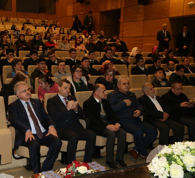 rize’de-“irfani-gelenegimiz-ve-hoca-ahmet-yesevi-konferansi”-yapildi-(6).jpg