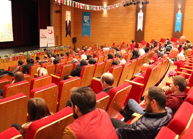 rize’de-“kulturlerin-bulusma-noktasi-turkiye”-konulu-program-duzenlendi-(4).jpg