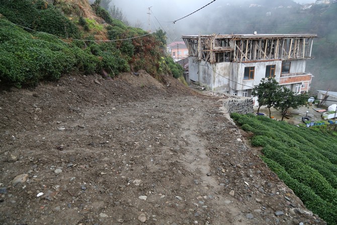 rize’de-10-hanenin-60-yillik-yol-ozlemi-sona-eriyor-(5).jpg