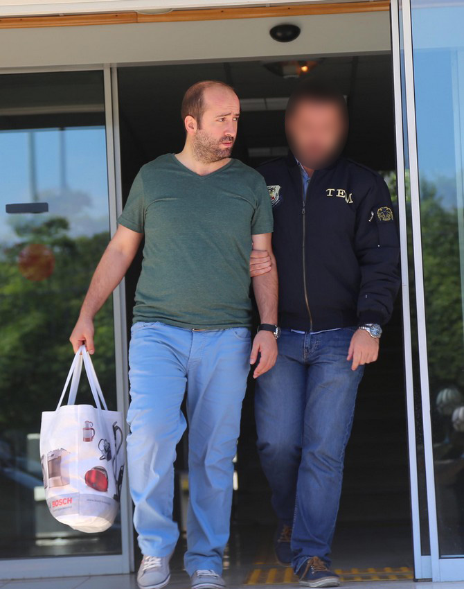 rize’de-11-ogretmen-daha-feto’den-tutuklandi-002.jpg rize’de-11-ogretmen-daha-feto’den-tutuklandi-002.jpg