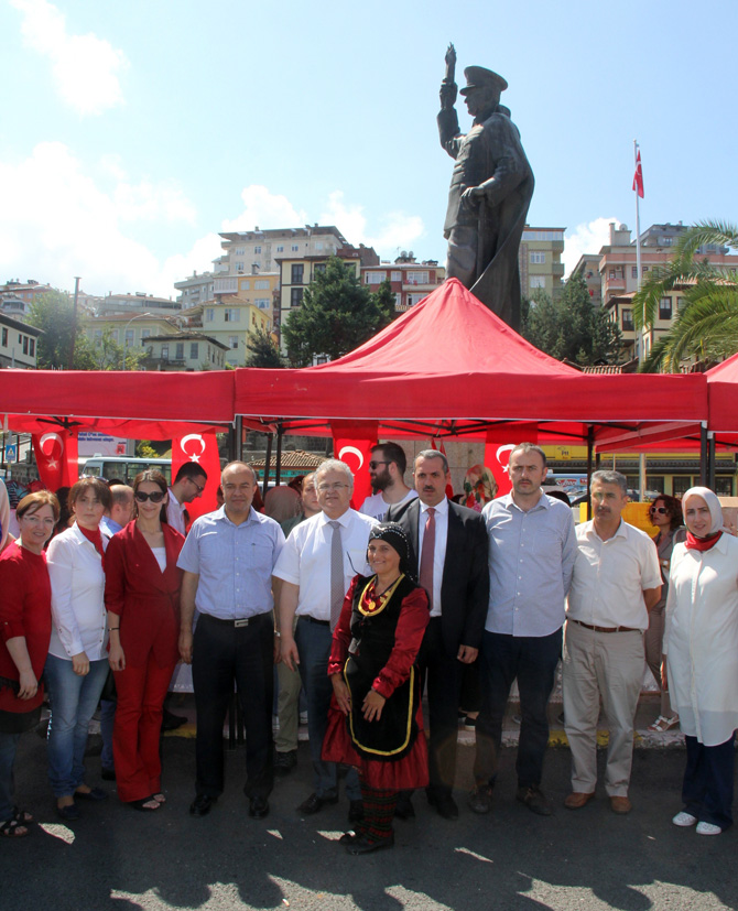 rize’de-15-temmuz-sehitleri-ve-gazileri-yararina-kermes-duzenlendi-2-001.jpg