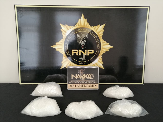 rize’de-2-kilogram-metamfetamin-maddesi-ele-gecirildi.jpg