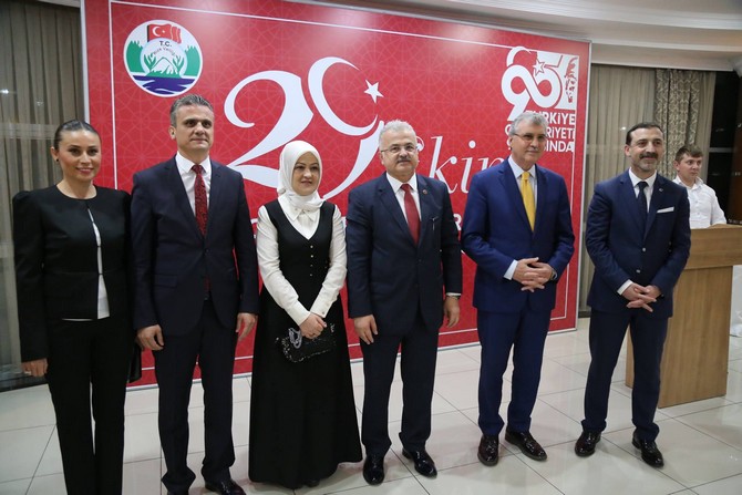 rize’de-29-ekim-cumhuriyet-resepsiyonu-(11).jpg