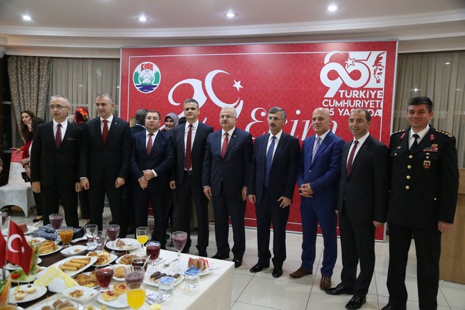 rize’de-29-ekim-cumhuriyet-resepsiyonu-(12).jpg
