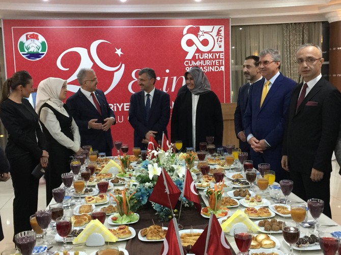 rize’de-29-ekim-cumhuriyet-resepsiyonu-(17).jpg