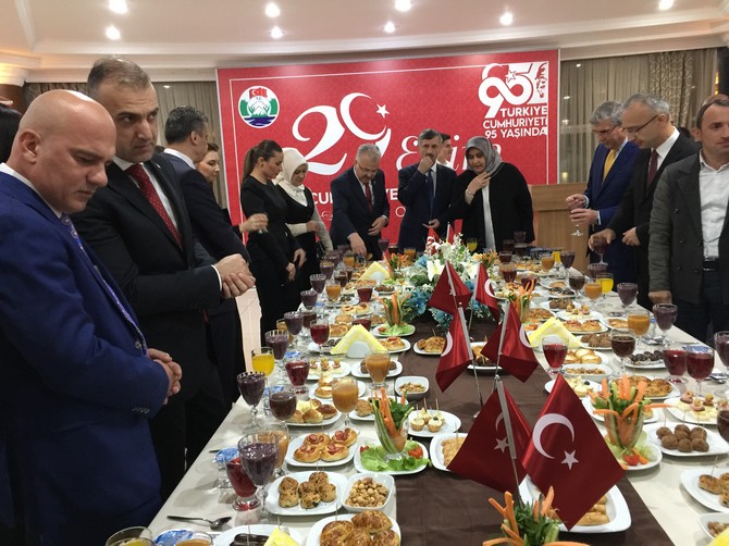 rize’de-29-ekim-cumhuriyet-resepsiyonu-(22).jpg