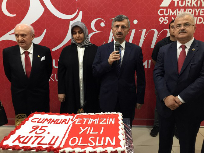 rize’de-29-ekim-cumhuriyet-resepsiyonu-(34).jpg