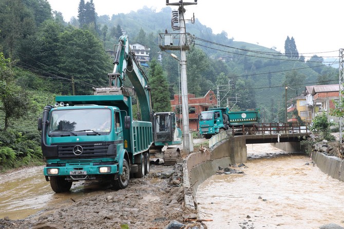 rize’de-5-ev-tedbir-amacli-bosaltildi-(2).jpg