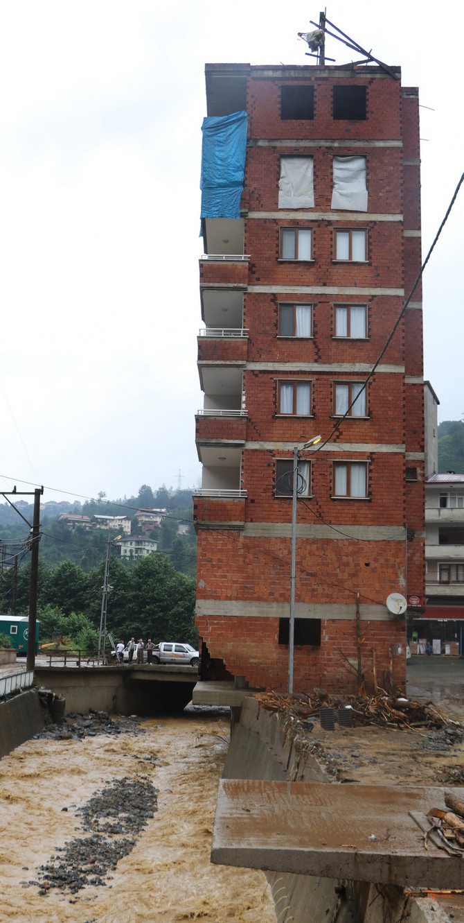 rize’de-5-ev-tedbir-amacli-bosaltildi-(9).jpg