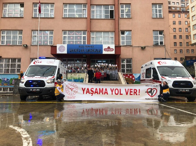 rize’de-acil-saglik-hizmetleri-haftasi-farkindalik-etkinligi-(7).jpg