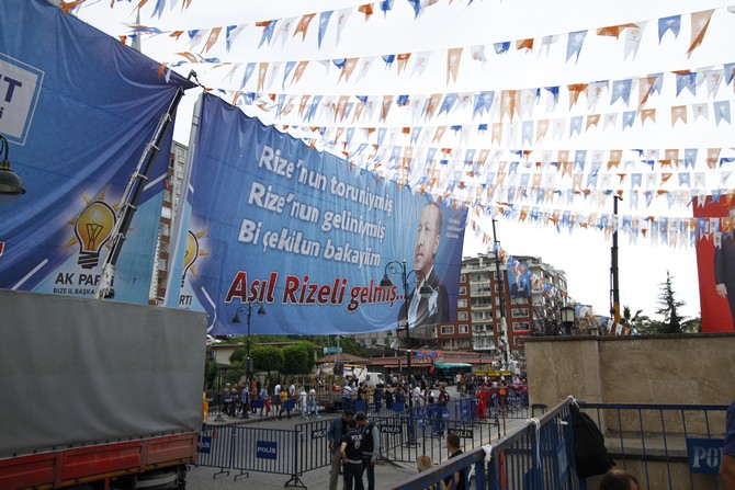 rize’de-aksener-ve-ince’ye-pankartli-yanit-(1).jpg