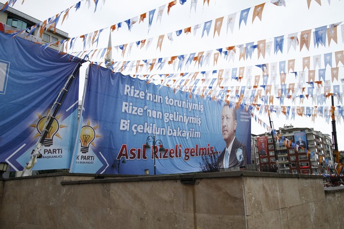 rize’de-aksener-ve-ince’ye-pankartli-yanit-(2).jpg