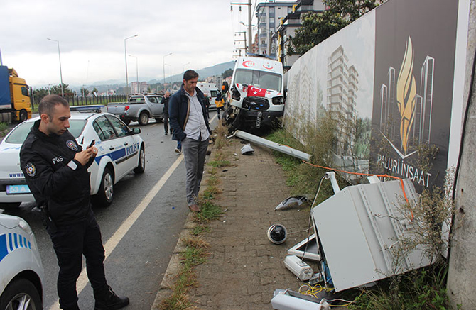 rize’de-ambulans-kazasi-3-yarali-002.jpg