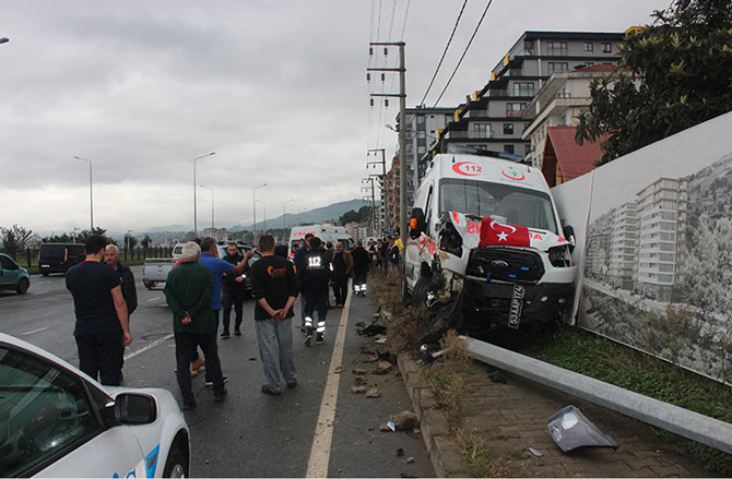 rize’de-ambulans-kazasi-3-yarali.jpg