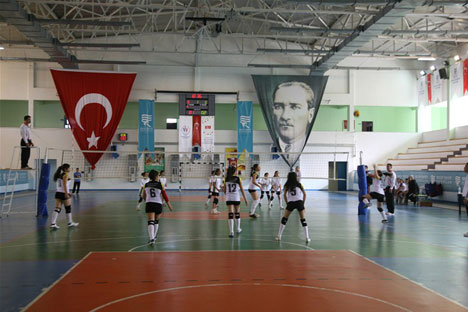 rize’de-analig-yari-final-voleybol-musabakalari-basladi-11.jpg rize’de-analig-yari-final-voleybol-musabakalari-basladi-11.jpg
