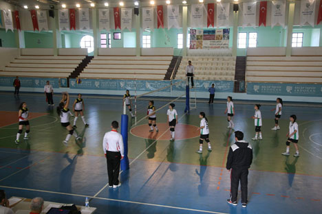 rize’de-analig-yari-final-voleybol-musabakalari-basladi-12.jpg rize’de-analig-yari-final-voleybol-musabakalari-basladi-12.jpg
