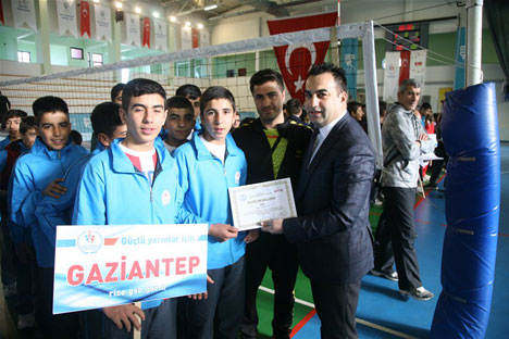 rize’de-analig-yari-final-voleybol-musabakalari-basladi-8.jpg rize’de-analig-yari-final-voleybol-musabakalari-basladi-8.jpg