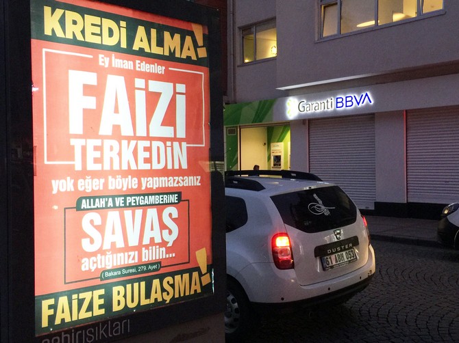 rize’de-bankalarin-onundeki-panolara-verilen-muthis-ilan!-(10).jpg