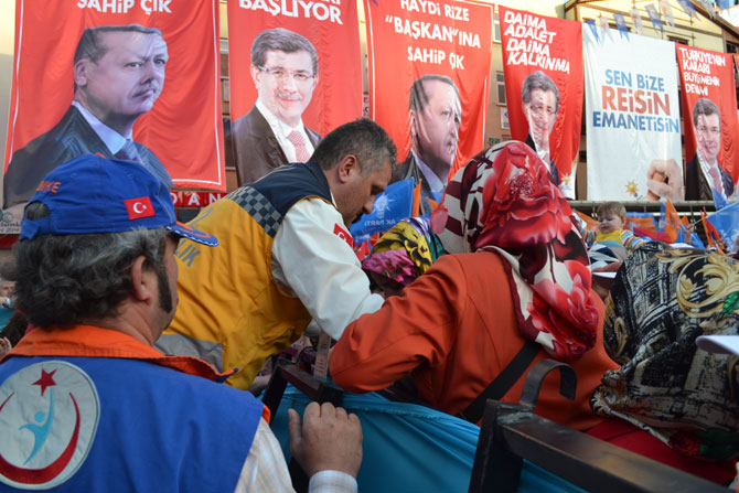 rize’de-bayiltan-basbakan-sevgisi-10.jpg rize’de-bayiltan-basbakan-sevgisi-10.jpg