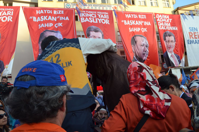 rize’de-bayiltan-basbakan-sevgisi-12.jpg rize’de-bayiltan-basbakan-sevgisi-12.jpg