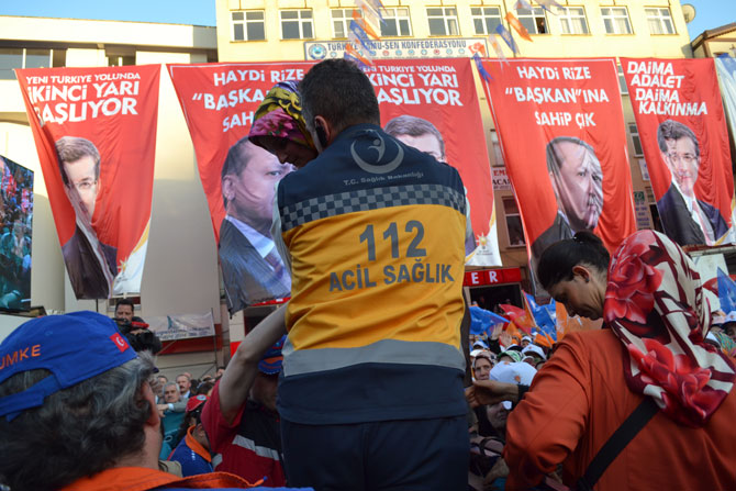 rize’de-bayiltan-basbakan-sevgisi-13.jpg rize’de-bayiltan-basbakan-sevgisi-13.jpg