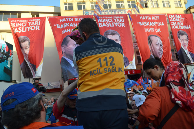 rize’de-bayiltan-basbakan-sevgisi-14.jpg rize’de-bayiltan-basbakan-sevgisi-14.jpg