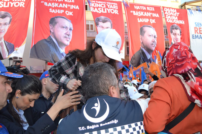 rize’de-bayiltan-basbakan-sevgisi-17.jpg rize’de-bayiltan-basbakan-sevgisi-17.jpg